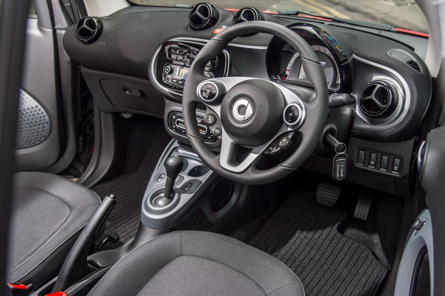  Smart ForTwo Passion Cabrio 2016 года  (UK) (фото 5 из 30)